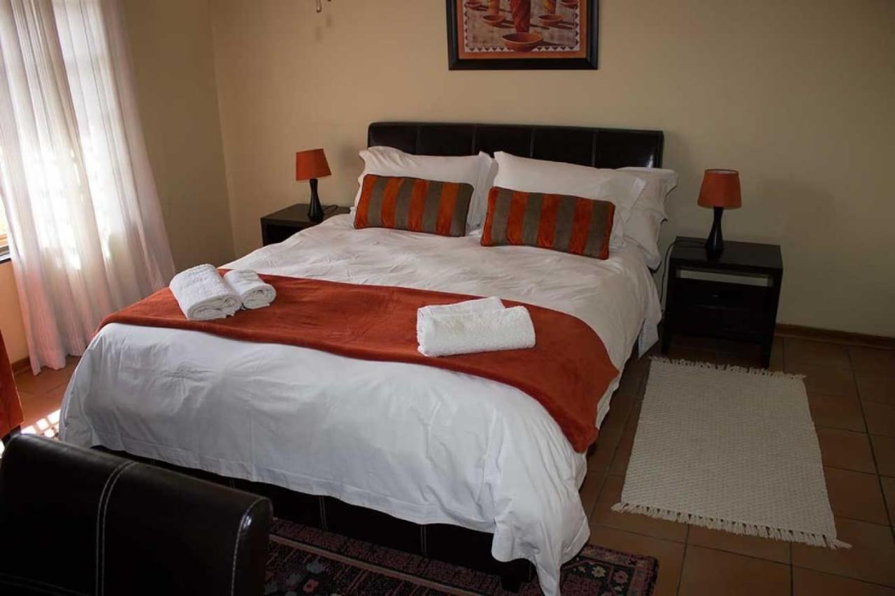 Ebony And Ivory Guesthouse Bloemfontein Exteriör bild